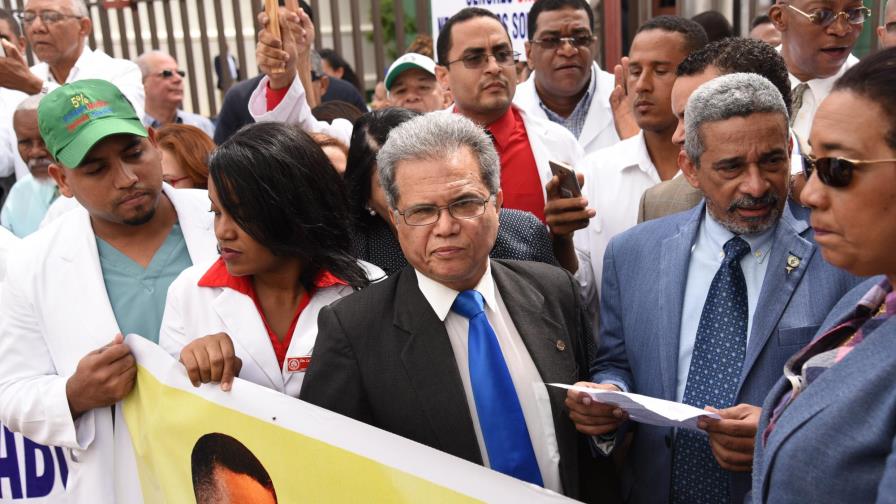 Médicos especialistas protesta por aumento de honorarios