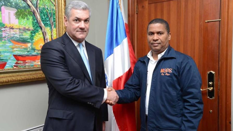 Danilo nombra sustituto de Claudia Franchesca de los Santos en Obras Públicas  