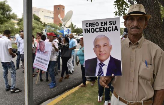 Fotos: Demostraciones de apoyo a Andrés Bautista y Temístocles Montás previo a la apelación de medida de coerción