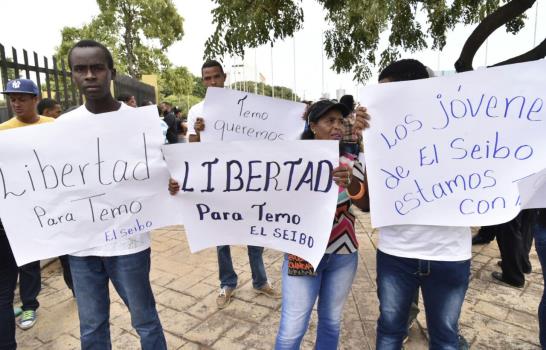 Fotos: Demostraciones de apoyo a Andrés Bautista y Temístocles Montás previo a la apelación de medida de coerción