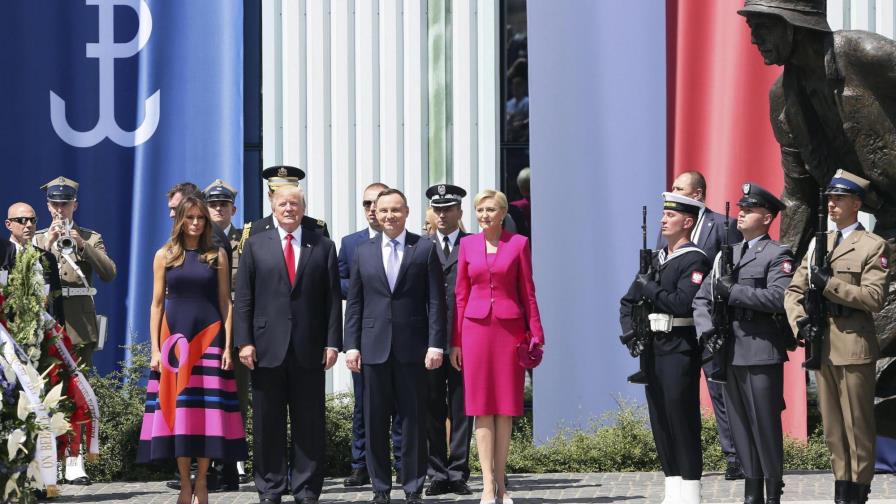  La Polonia oficial se entrega a Trump y él le alaba su heroísmo