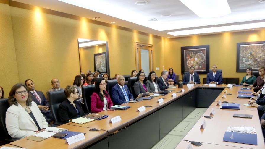 RD se capacita para evaluación financiera