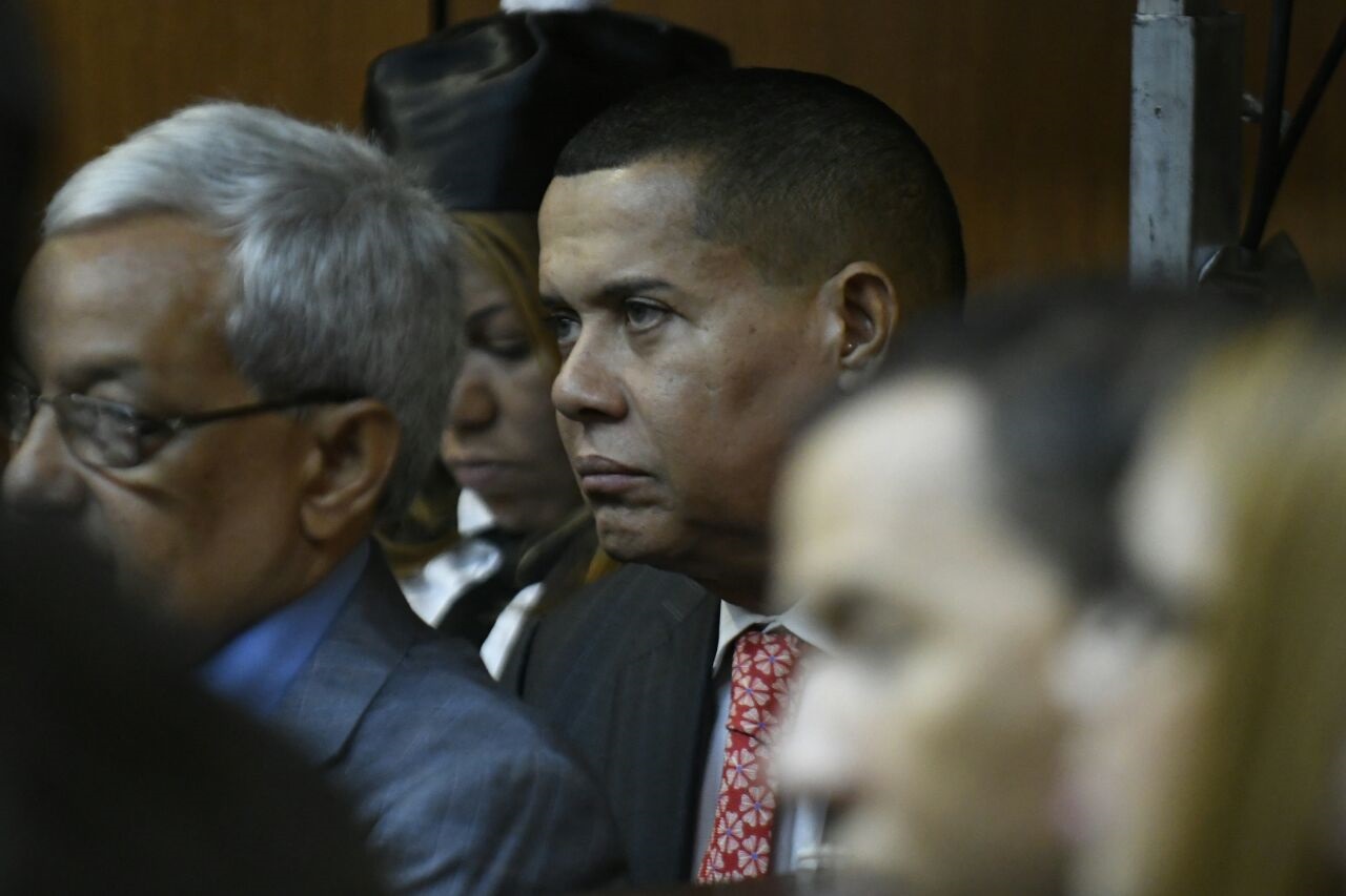 Los acusados Máximo D´Oleo y Ruddy González durante la audiencia de conocimiento a los recursos de apelación a la medida que los envió a la cárcel.