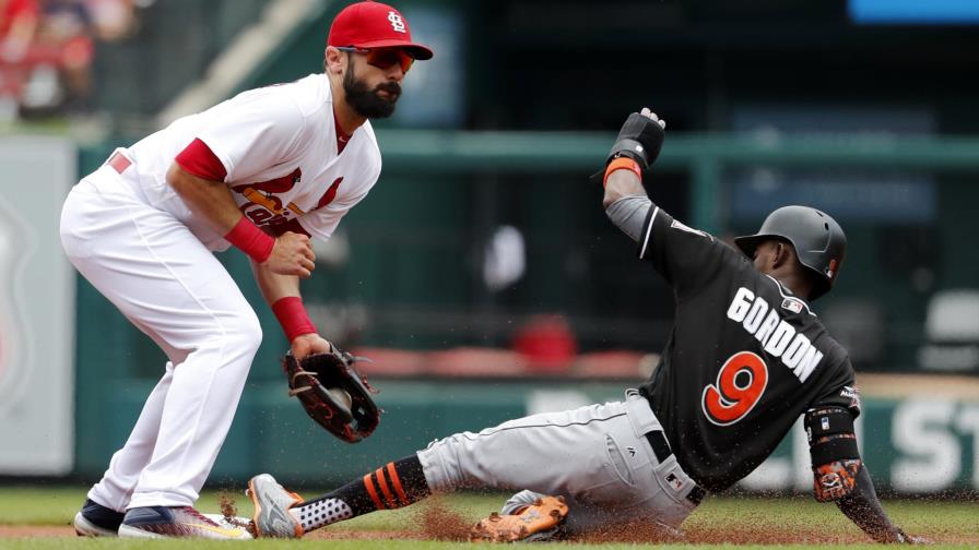 Marcell Ozuna disparó tres hits en el revés de los Marlins