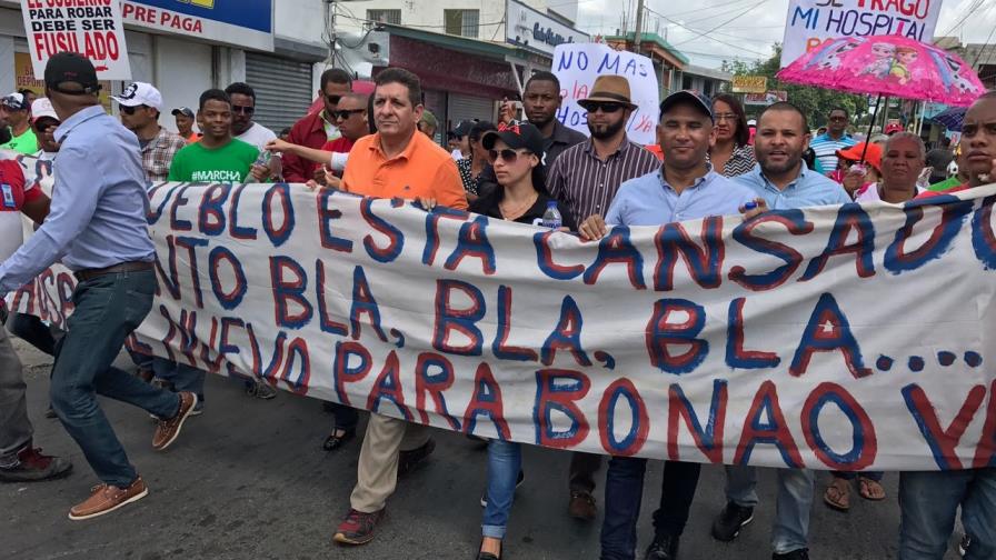 Marchan en demanda de un hospital en Bonao