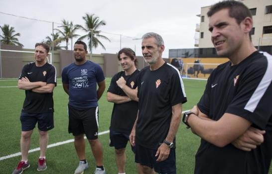 Casa de España y    el Sporting Gijón hacen campamento