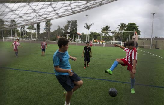 Casa de España y    el Sporting Gijón hacen campamento
