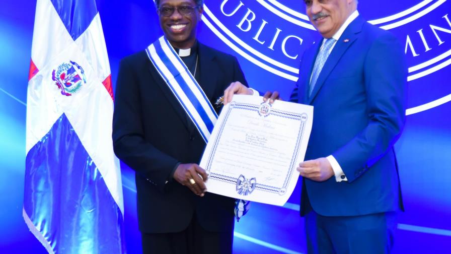 Canciller Miguel Vargas destaca labor diplomática del nuncio Okolo 