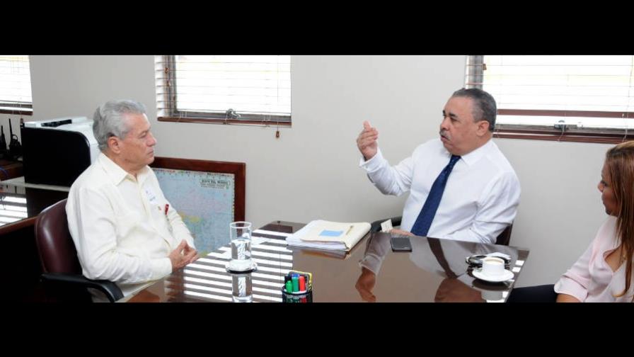 Ministro Nelson Toca Simó visita la Refinería Dominicana de Petróleo