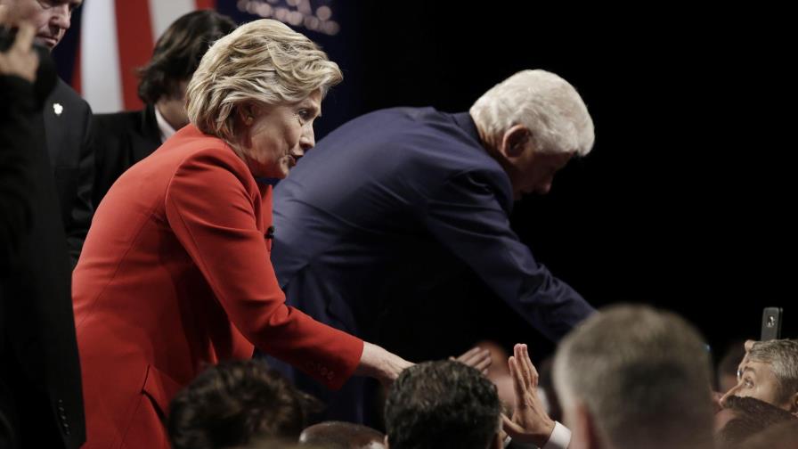  Trump defiende a su hija Ivanka  emprendiéndola contra los Clinton