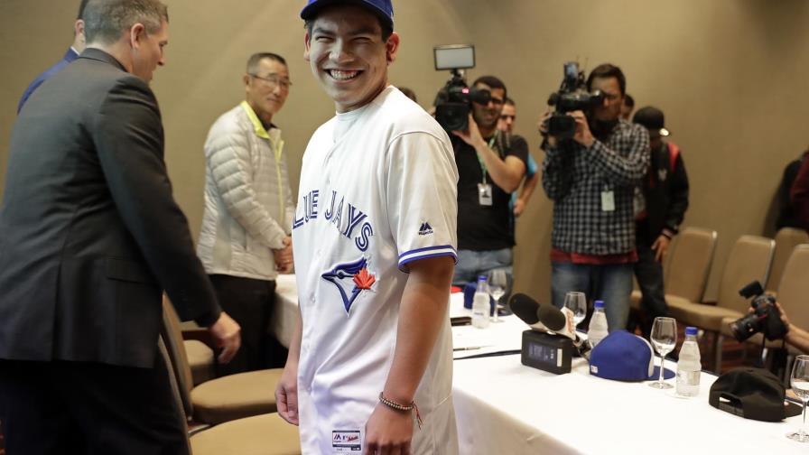 Un brasileño, de 16 años, recibe bono millonario de los Azulejos de Toronto