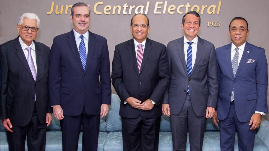 Comisión del PRM se reúne con miembros del Pleno de la Junta Comisión del PRM se reúne con miembros del Pleno de la Junta