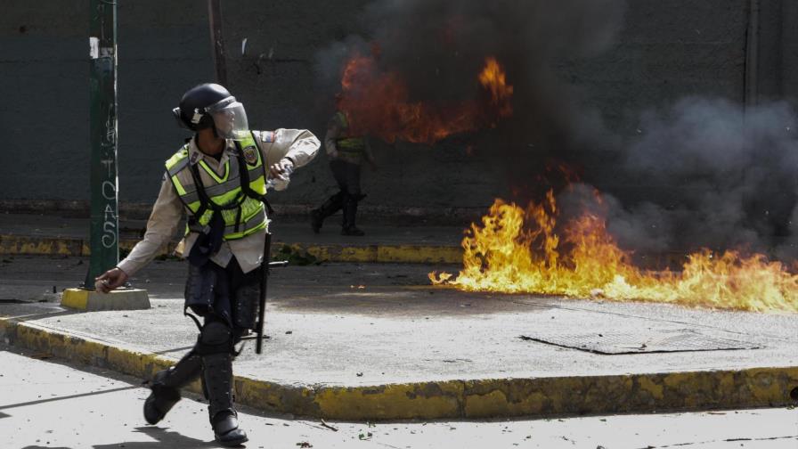 Crisis venezolana sigue con graves disturbios y dos campañas electorales