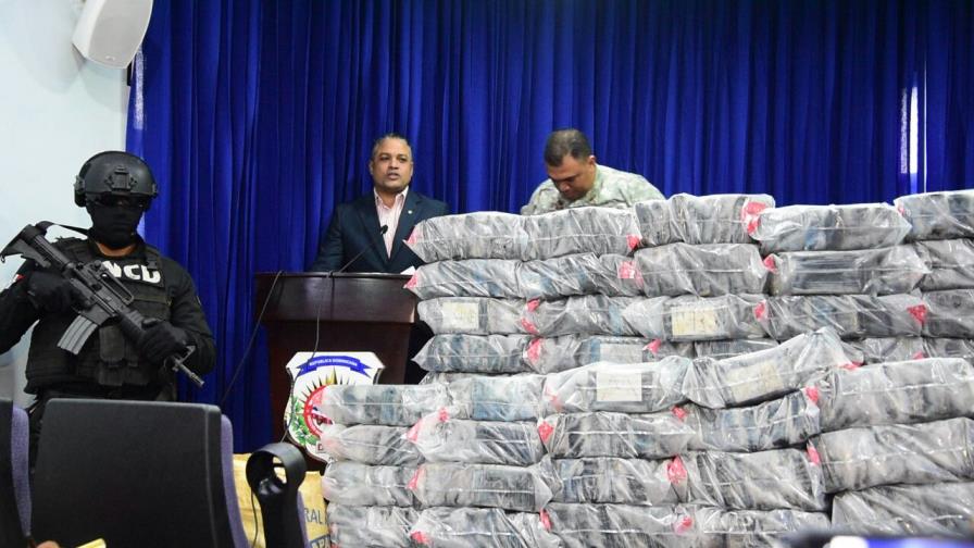  Decomisan 759 paquetes de cocaína y apresan a siete personas