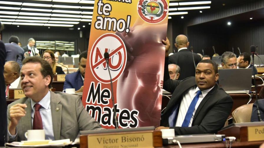 Diputados con posiciones en contra en el tema del aborto protagonizan discusión