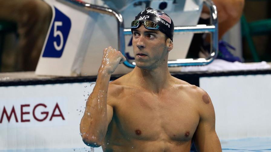 Michael Phelps vive el “gran desafío” de nadar contra un tiburón blanco
