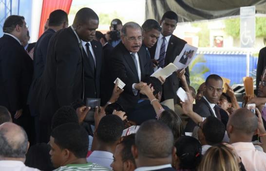 Presidente Medina inaugura hospital en Pepillo Salcedo, Montecristi
