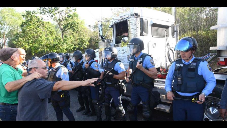 Puertorriqueños protestan por el depósito de cenizas de carbón en vertedero