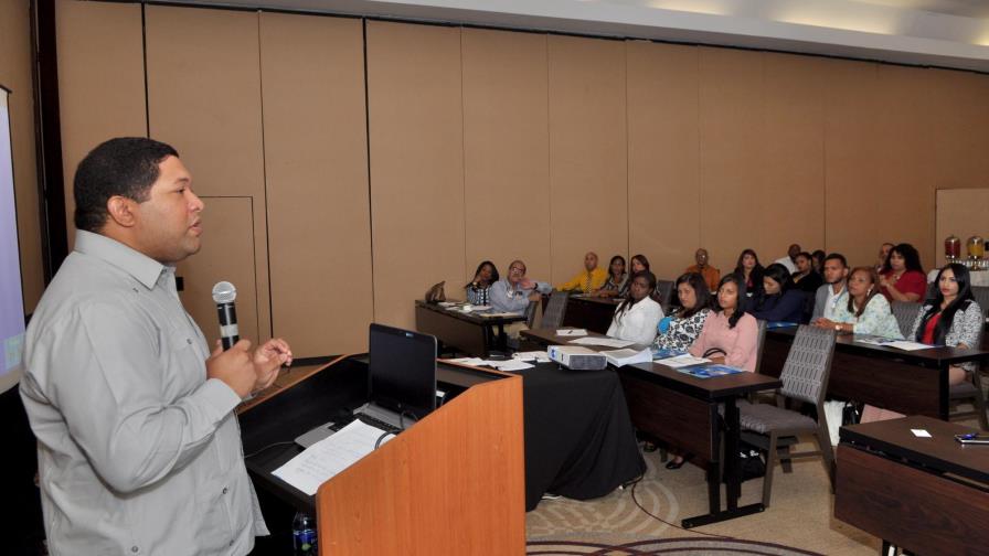 Ministerio de Trabajo y la Organización de Estados Americanos imparten taller