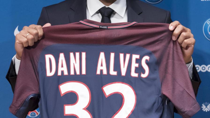 Dani Alves se une para dos temporadas al París SG