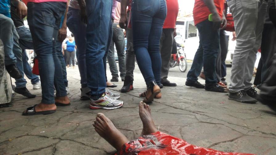 Señora de 90 años muere mientras viajaba en carro público 