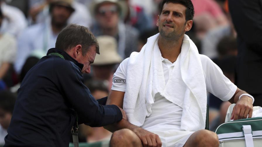 Tras caer en Wimbledon, Djokovic podría someterse a cirugía 
