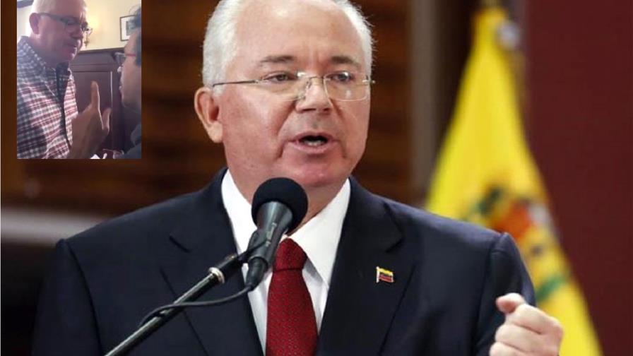  Opositores de Maduro escupen e insultan al embajador de Venezuela en la ONU en un restaurante de Brooklyn