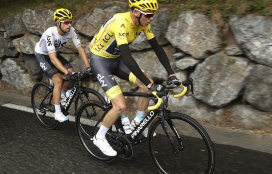 Romain Bardet se impone en la primera etapa de los Pirineos; Aru arrebata a Froome el maillot amarillo