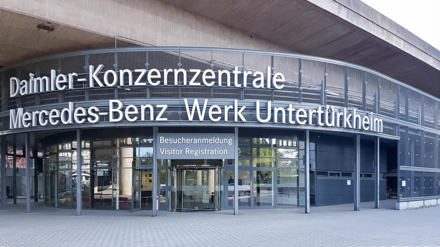 Daimler afectada por reporte engaños emisiones