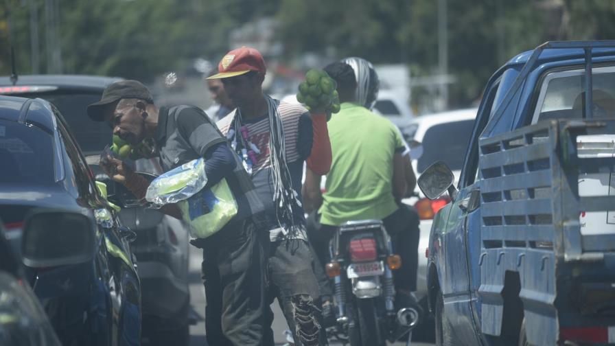  Alcaldía de Santiago elimina “limpiavidrios” de las calles