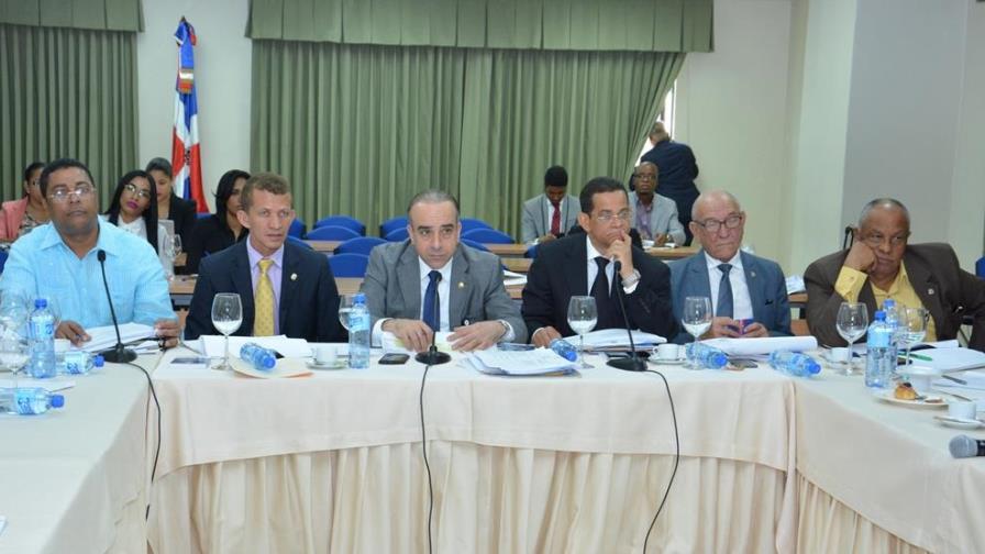 Aprueban artículos sobre restricciones para la entrega de fondos a los partidos