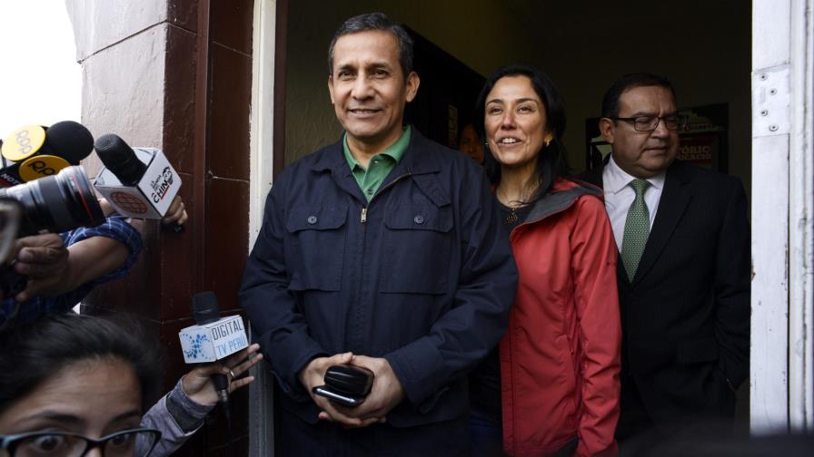 Humala y su esposa Nadine Heredia ingresan a la Sala Penal Nacional en Lima