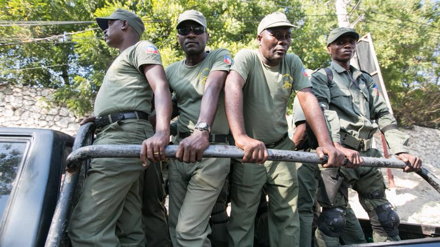 Haití resucita su fuerza armada, generando temores de represión