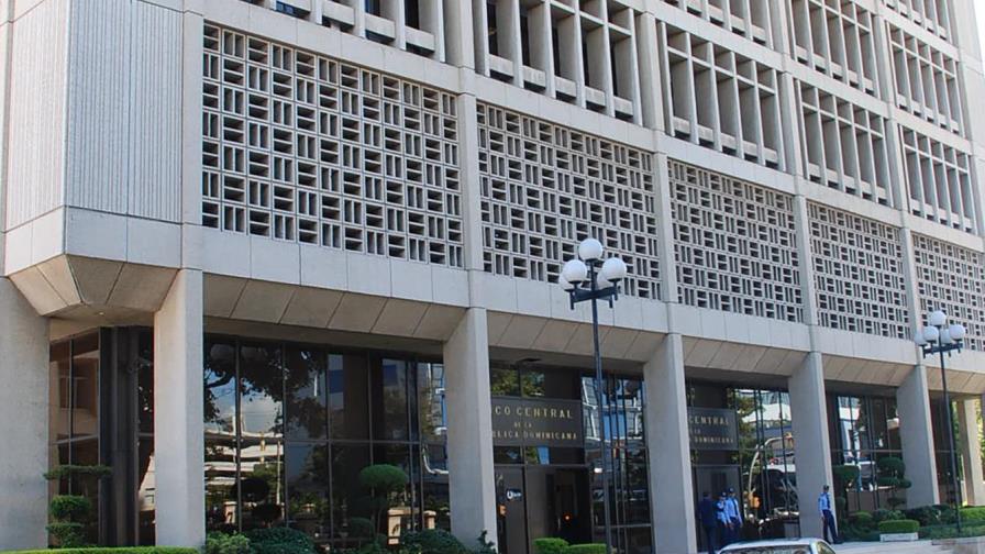 Aumenta a 51% deuda interna en manos banca y fondos de pensiones