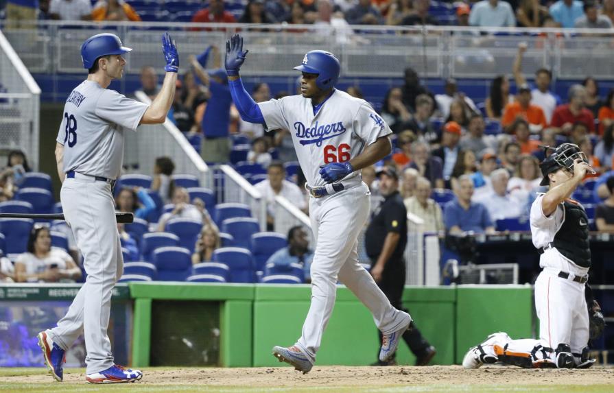 Los Dodgers se apoyan en dos jonrones de Yasiel Puig para vencer a los Marlins