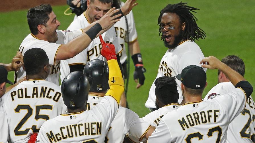 Josh Bell mantiene a los Piratas en un buen momento al vencer a los Cardenales