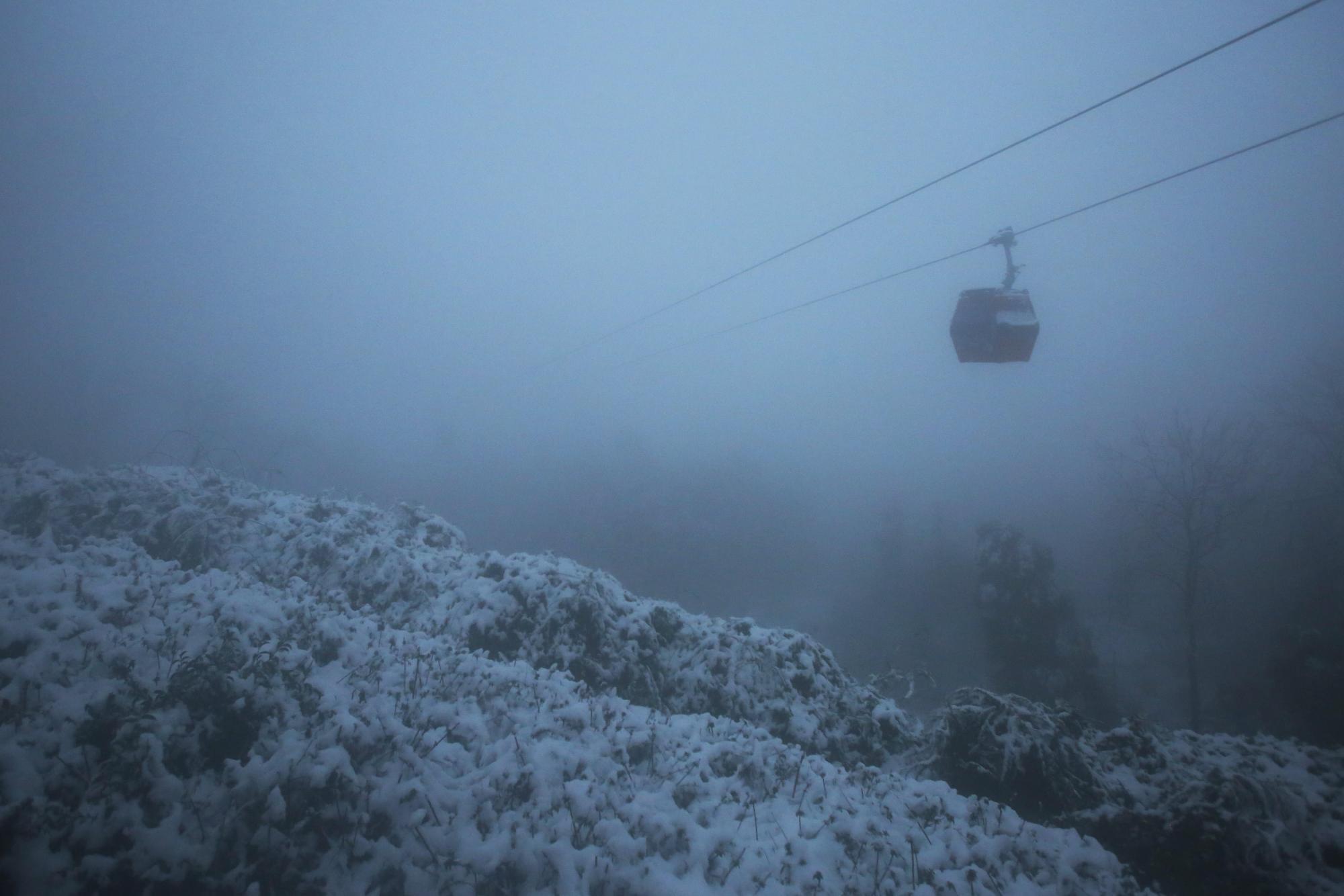 Vista del teleférico del parque metropolitano hoy, sábado 15 de julio de 2017, en Santiago (Chile). 