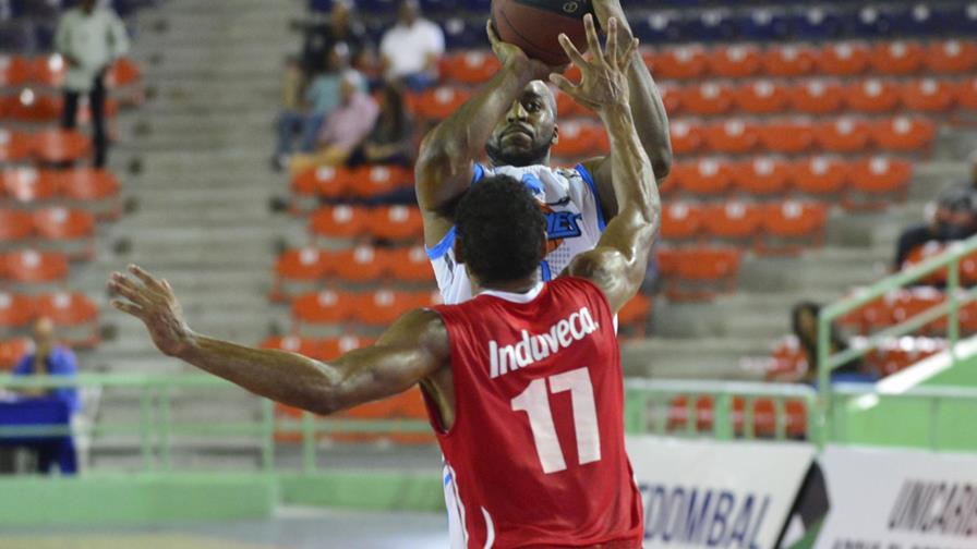 Los Titanes derrotan a los Leones y van primero en los playoffs