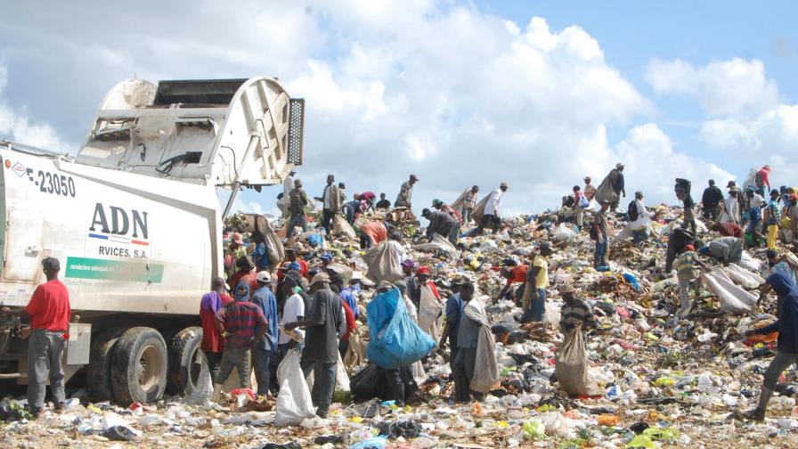 Lajún reduce horario para vertido de basura en Duquesa Lajún reduce horario para vertido de basura en Duquesa