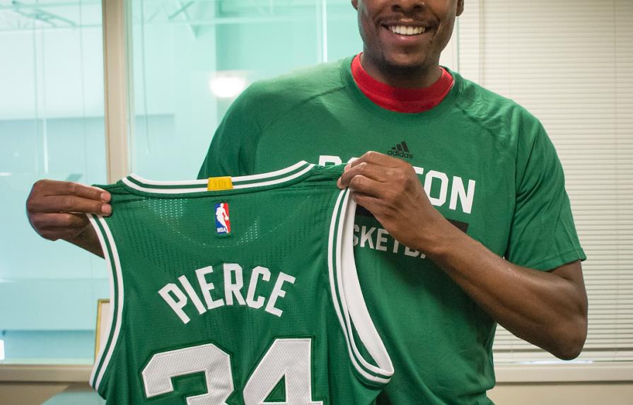 Pierce firma contrato por un día para retirarse como un ‘celtics’