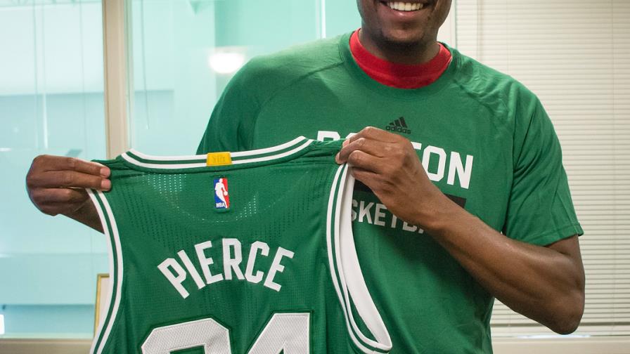 Pierce firma contrato por un día para retirarse como un ‘celtics’