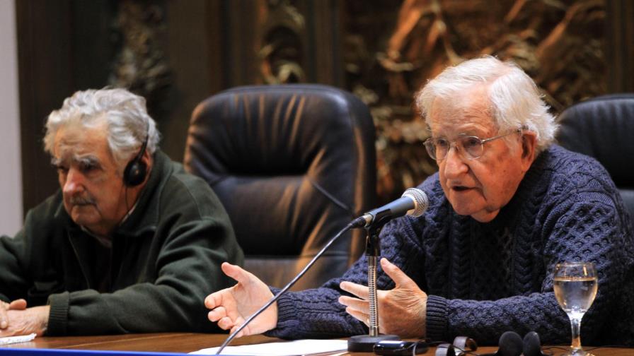 Chomsky alerta del peligro inminente de amenaza nuclear y cambio climático 