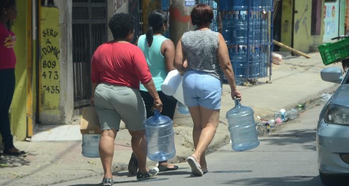 Botellones de agua aumentan de precio; hay diferencia de 15 y 10 pesos de un establecimiento a otro 