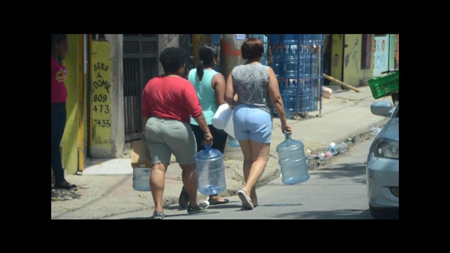 Botellones de agua aumentan de precio; hay diferencia de 15 y 10 pesos de un establecimiento a otro Botellones de agua aumentan de precio; hay diferencia de 15 y 10 pesos de un establecimiento a otro
