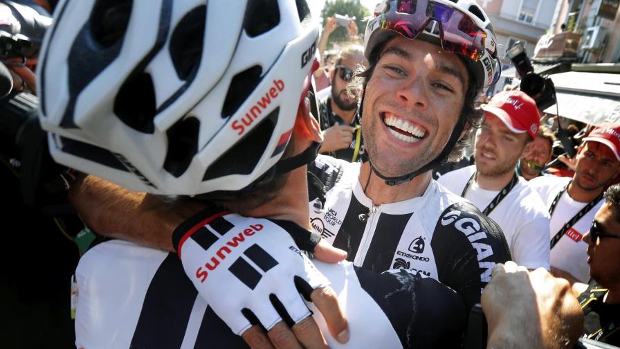 Froome sigue firme con el liderato en una jornada en que Mathews ganó la etapa