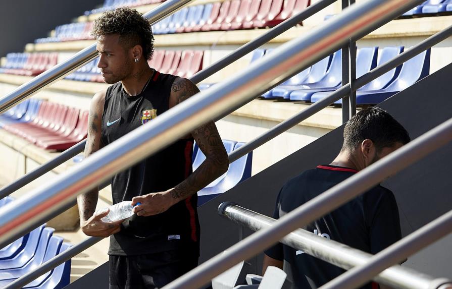 Neymar al PSG, mucho ruido mediático y un tenue desmentido