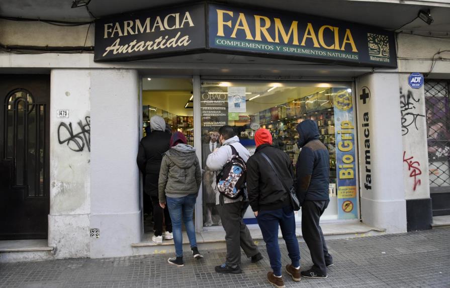 Uruguay comienza a vender marihuana en farmacias 
