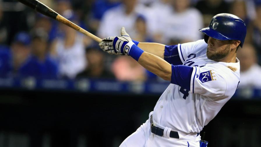 Alex Gordon impulsa la carrera de la ventaja con sacrificio, en triunfo de los Reales