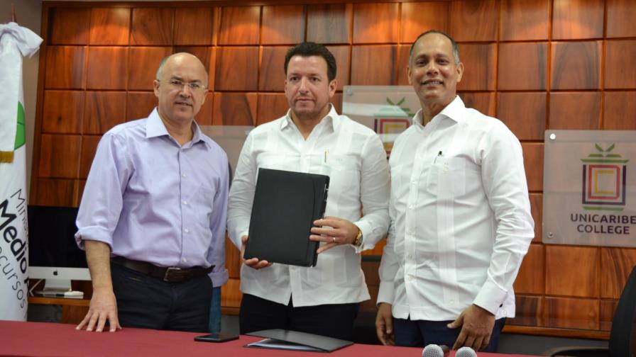 Medio Ambiente, Optic y Unicaribe acuerdan crear normativa para manejo de residuos electrónicos