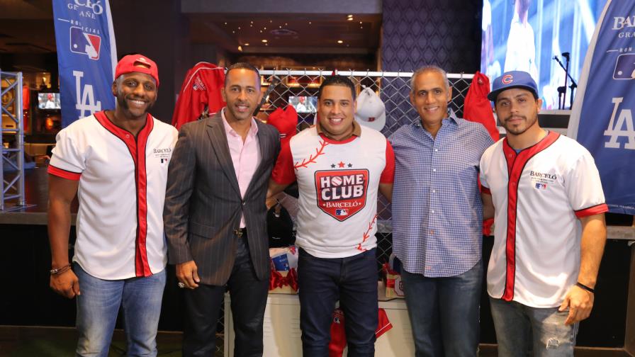 Peloteros de grandes ligas se reúnen con sus fans